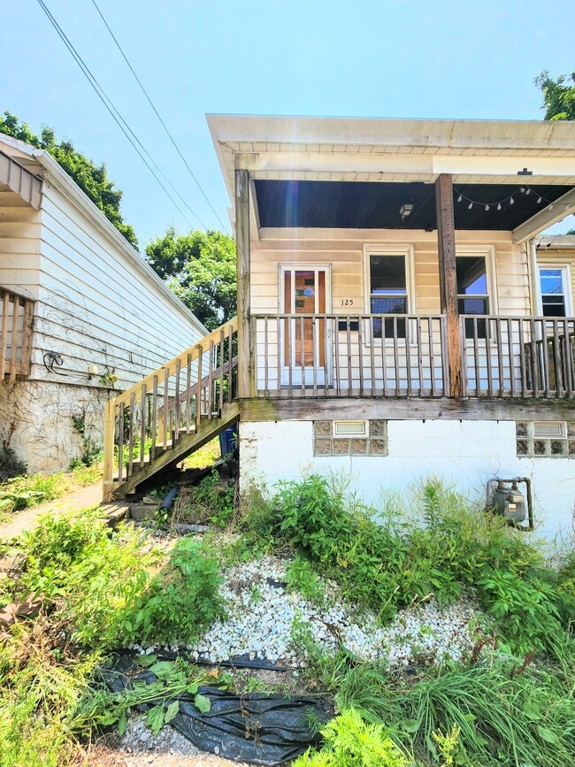 Building Photo - 125 Tuscola St