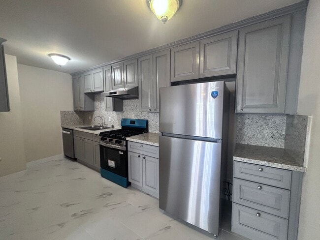 Building Photo - 208 Talisman Dr