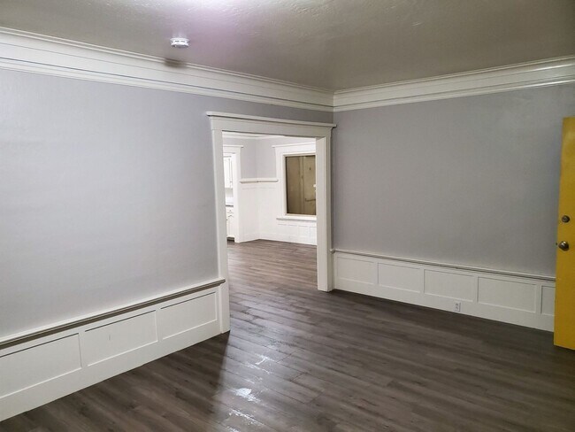 Building Photo - Beautifully Remodeled 5 Bedroom Home.