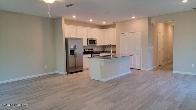 Foto del edificio - 12872 Josslyn Ln