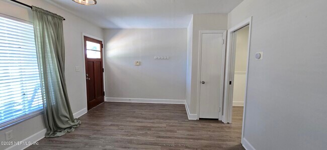 Foto del edificio - 4556 Cambridge Rd