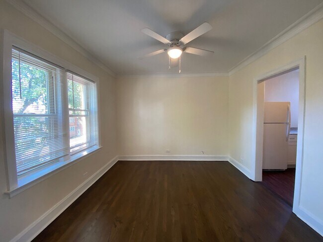 Foto del edificio - Large 1 Bedroom with Dining Room / Heat  &...