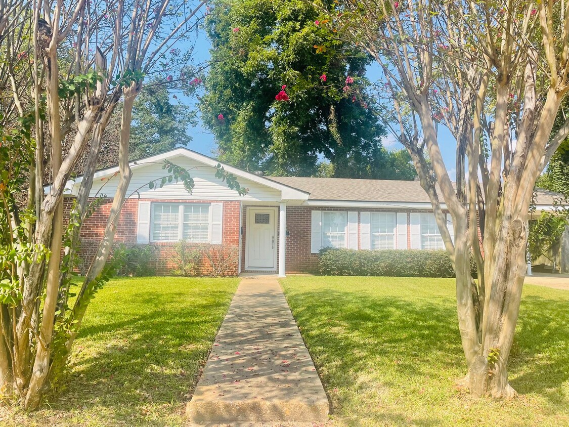Primary Photo - 3 Bedroom/2 Bathroom - Move-In Ready!!