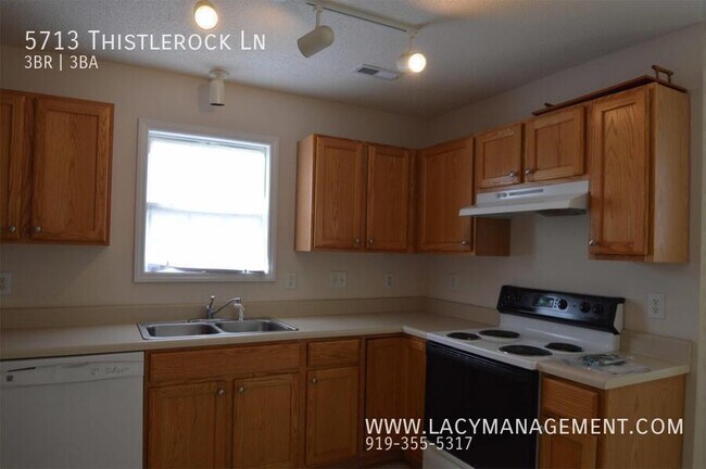 Foto del edificio - 5713 Thistlerock Ln