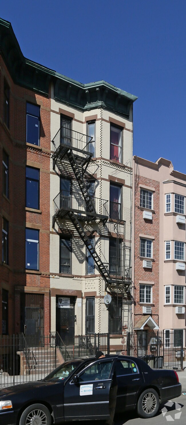 Building Photo - 829 Monroe St