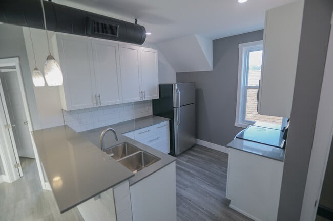 Photo du bâtiment - 94 Wharncliffe Rd S
