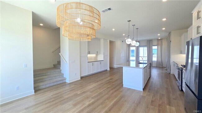 Foto del edificio - 2245 Skylar Pl
