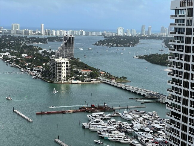 Building Photo - 1750 N Bayshore Dr