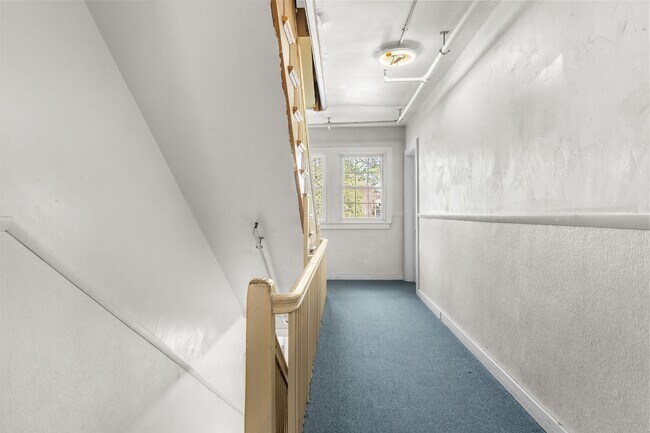 Building Photo - 5 Mather St