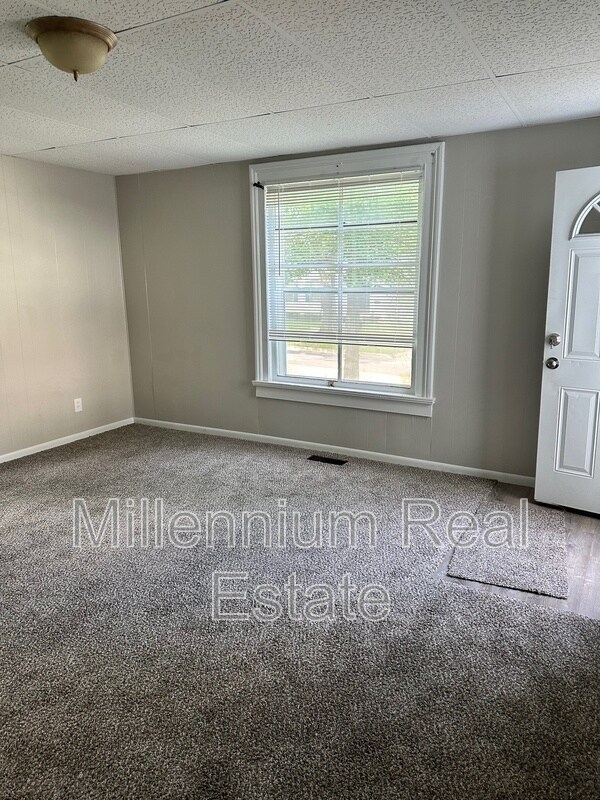 Building Photo - 71 Bentley St