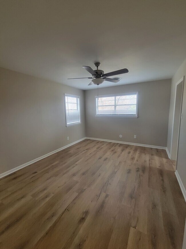 Building Photo - Make Midtown living your own!