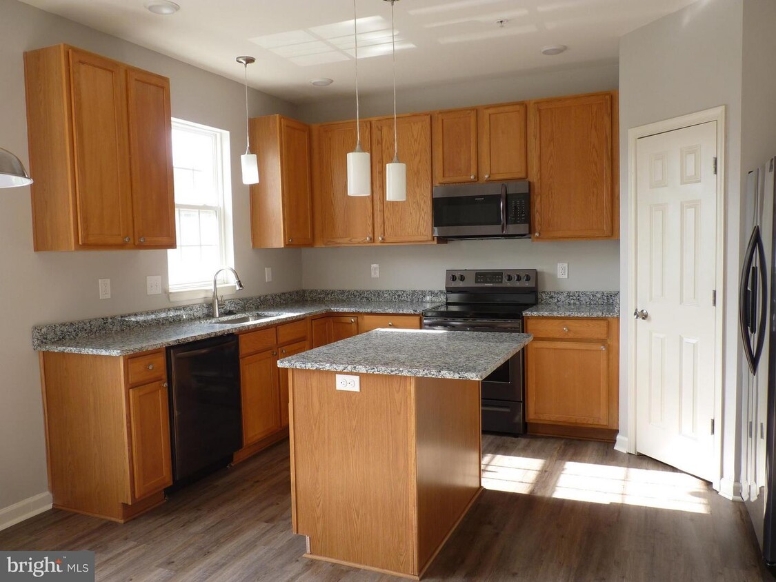 Foto principal - 490 S Carlisle St