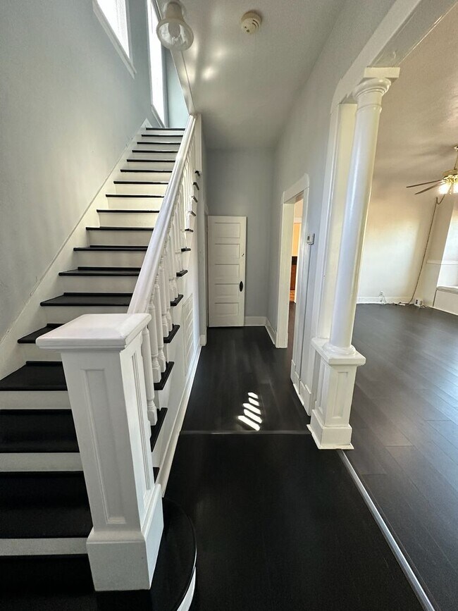 Foto del edificio - Charming home for rent in Hanford