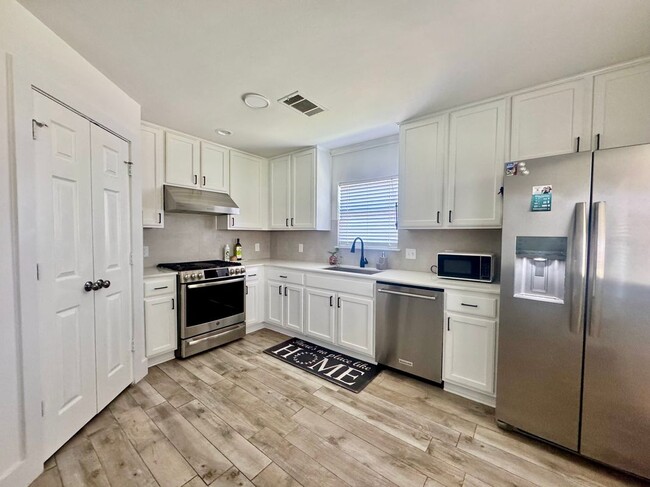 Building Photo - 1404 Laguna Cove