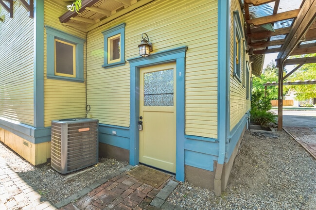 Building Photo - 1721 22nd Ave