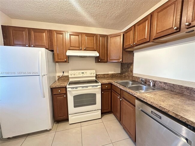 Foto del edificio - 11561 NW 36th St