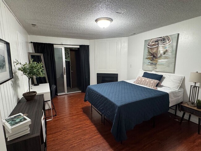 Building Photo - 68 E 200 S