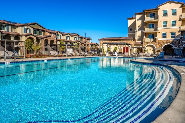 Building Photo - Park West