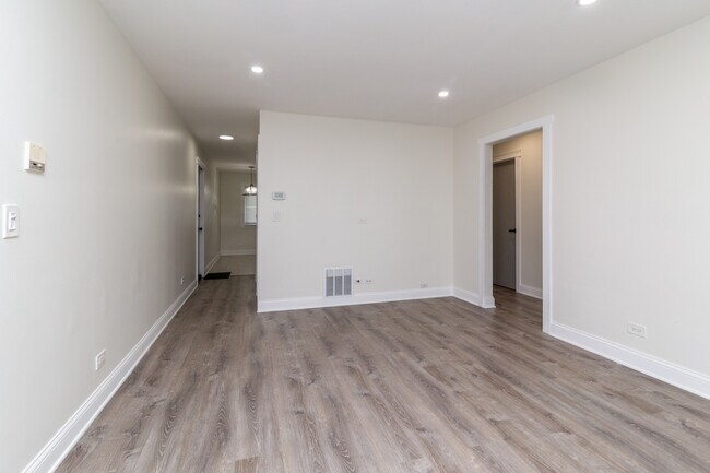 Foto del edificio - 6882 W Touhy Ave