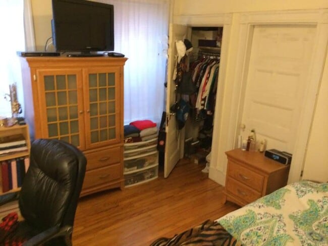 Building Photo - Central Mission Hill Location. In-Unit Was...