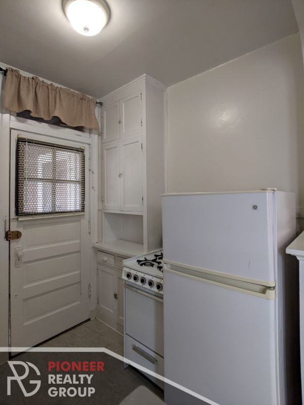 Foto del edificio - 3821 N Greenview Ave