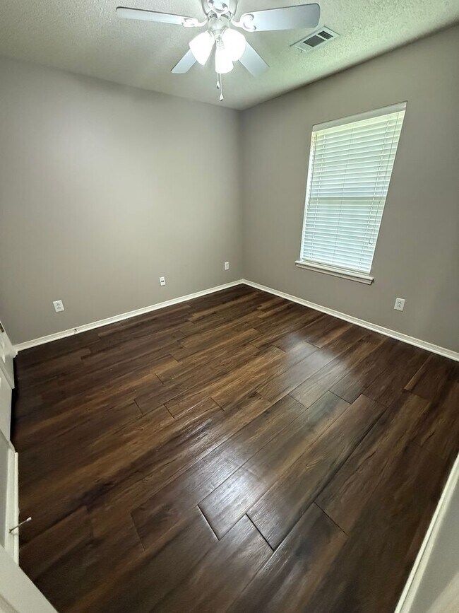 Foto del edificio - 141-145 Northridge Drive