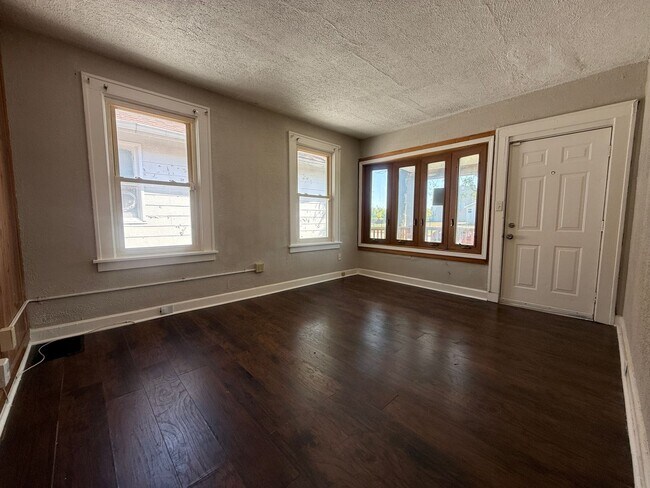 Building Photo - 2 bedroom home - Pagedale - Easy Access