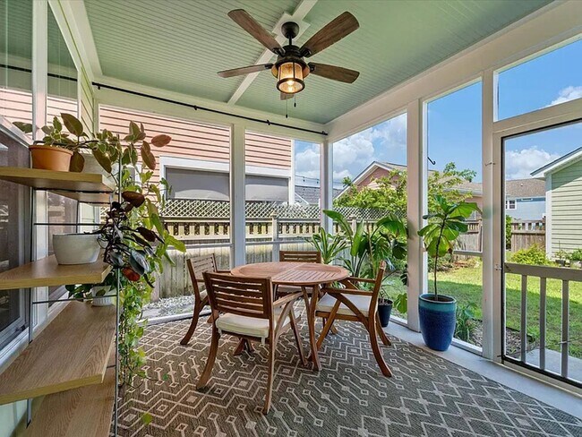 Foto del edificio - Bright & Beautiful Rental in Whitney Lake ...