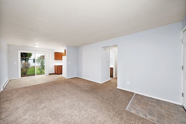 Foto del edificio - Recently upgraded 3 Bedroom! Washer/Dryer in unit!, Great Location! $500.00 Deposit OAC*!!