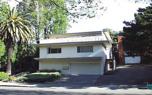 Building Photo - 252 Red Hill Ave