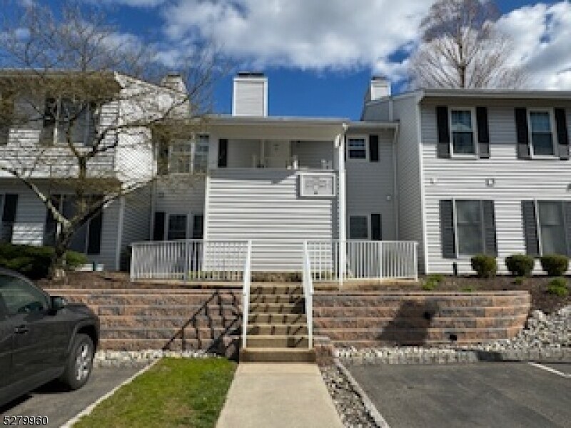 Primary Photo - 369 Burdock Ct