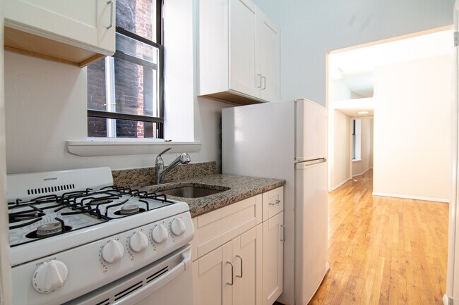 Kitchen - 208 W 82nd St