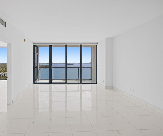 Foto del edificio - 601 NE 36th St