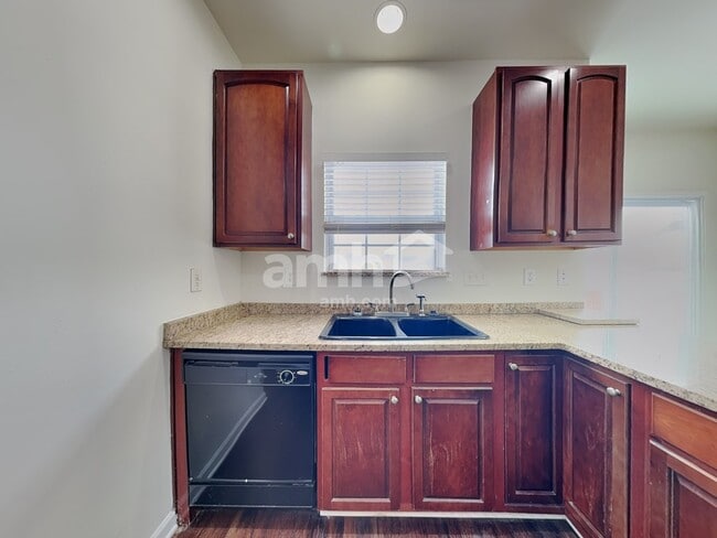 Building Photo - 547 Rockbridge Dr