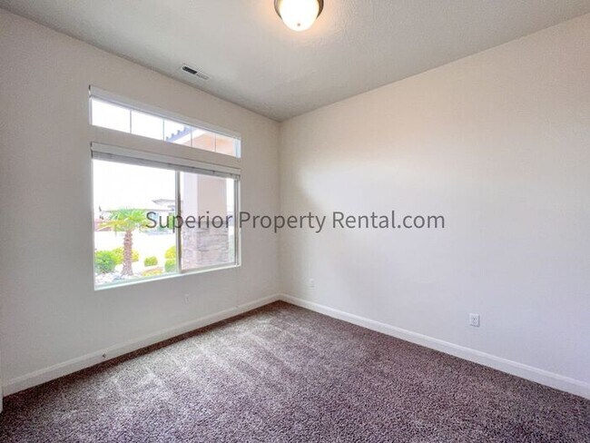 Foto del edificio - 4 bed, 2.5 bath home w/2 car garage