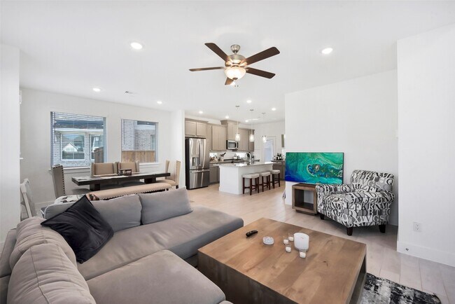 Building Photo - 10062 Rosette Dr