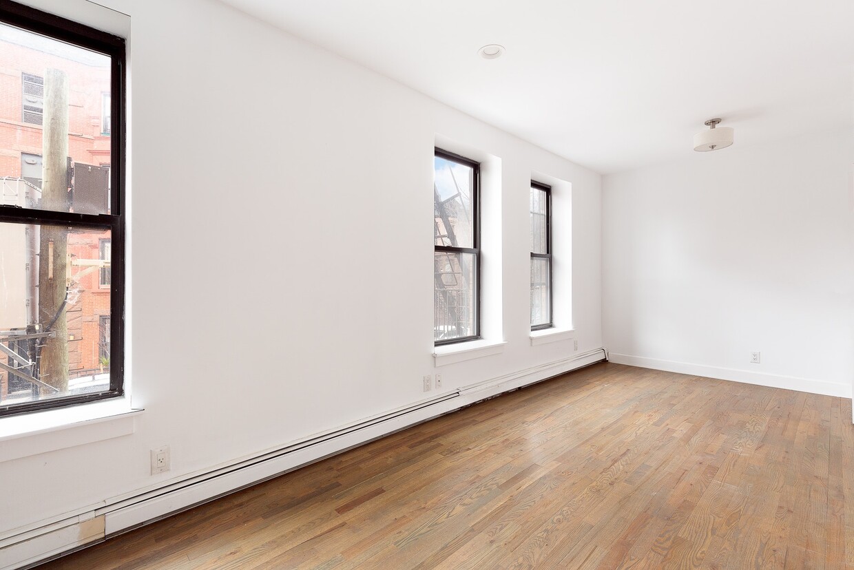 Building Photo - Sunny Studio in Prime Park Slope