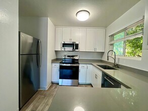 Building Photo - 3439 Agate Dr