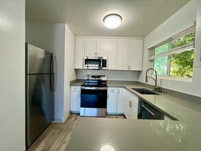 Building Photo - 3439 Agate Dr