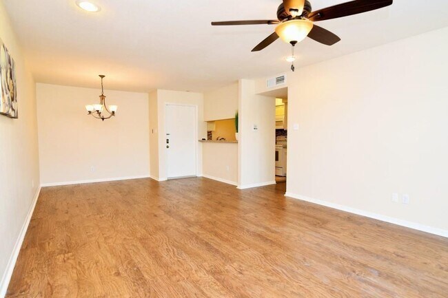 Building Photo - 3025 Walnut Bend Ln