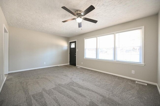 Building Photo - 847 Durwood Dr