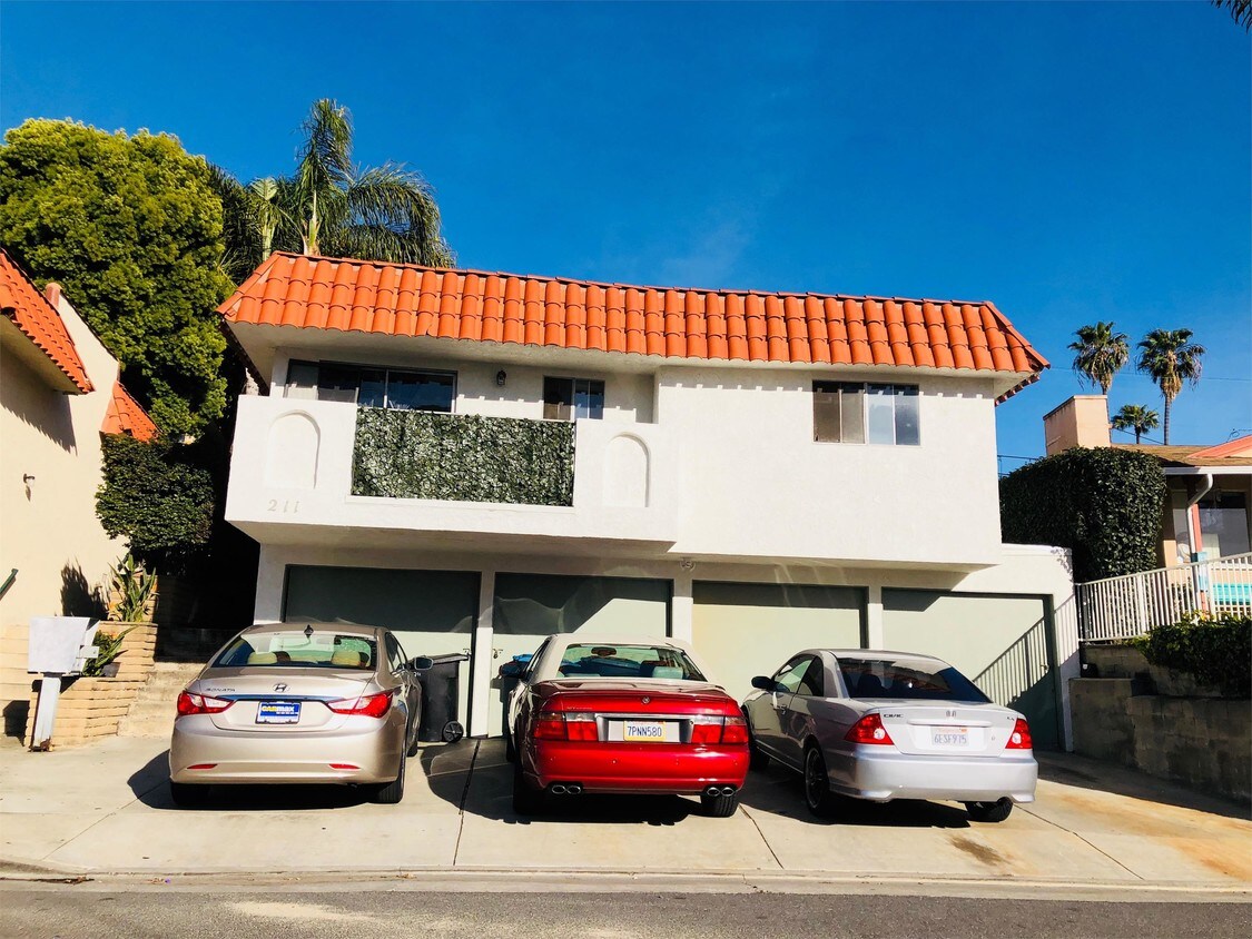 Primary Photo - 211 Avenida Santa Barbara