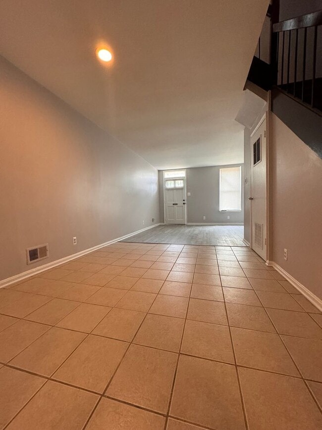 Building Photo - Beautiful 3 Bedroom 1 Bathroom West Baltim...