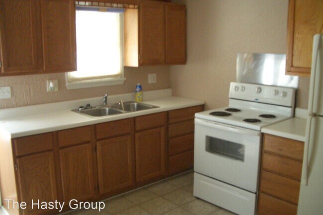 Building Photo - 2 br, 1 bath House - 5918 Leavenworth Rd A
