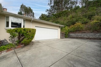 Building Photo - 2726 El Prado Rd