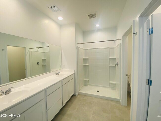 Foto del edificio - 5531 S 23rd Dr