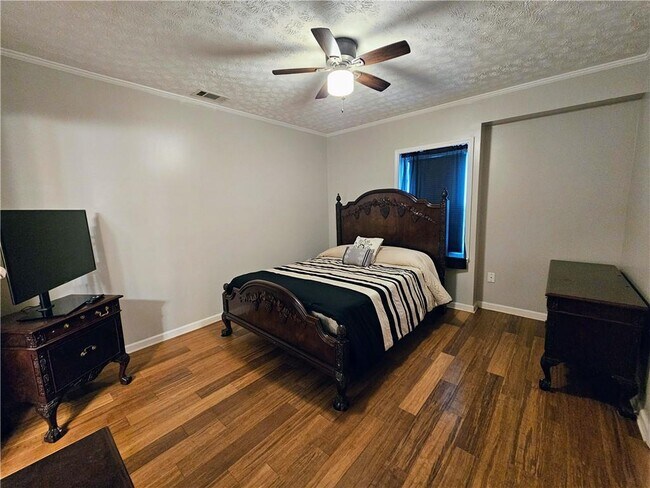 Foto del edificio - 2100 Bennington Ct