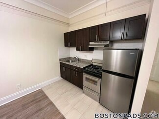 Building Photo - 62 Boylston St