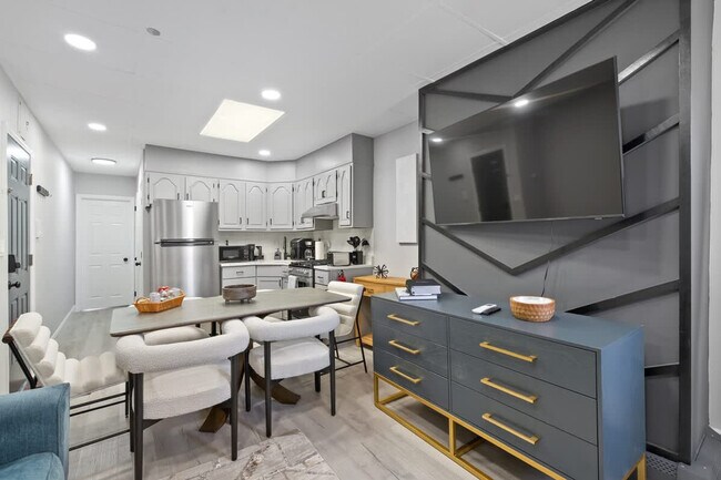 Building Photo - 225 Hancock Ave