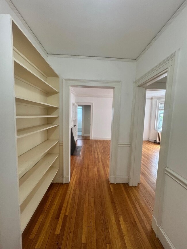 Building Photo - 77 Martin St